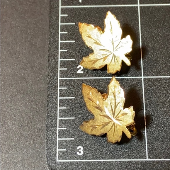 Vintage ENCO Sterling Gold Maple Leaf Earrings - Picture 5 of 10